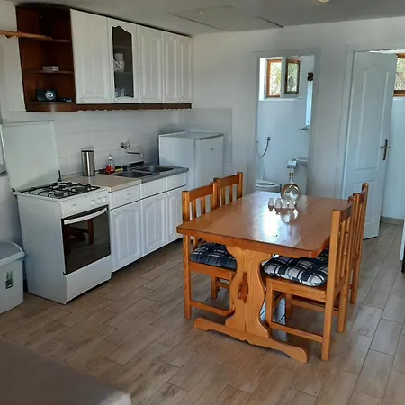 Robinson House With Sea View, Terrace Tatil Evi Tkon