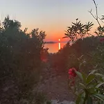 Robinson House With Sea View, Terrace بيت للعطل